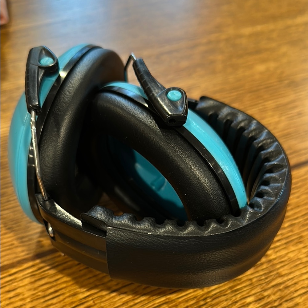 Noise canceling Blue and Black Headphones